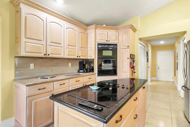 10691 SE Jupiter Narrows Drive, Hobe Sound, FL 33455