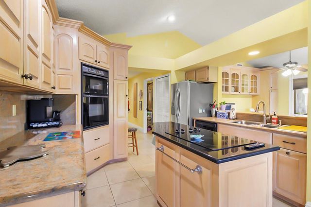 10691 SE Jupiter Narrows Drive, Hobe Sound, FL 33455