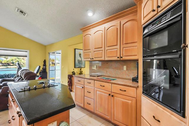 10691 SE Jupiter Narrows Drive, Hobe Sound, FL 33455