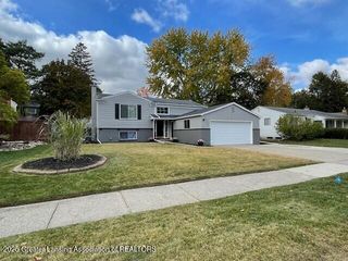 1733 Autumn Lane, Lansing, MI 48912