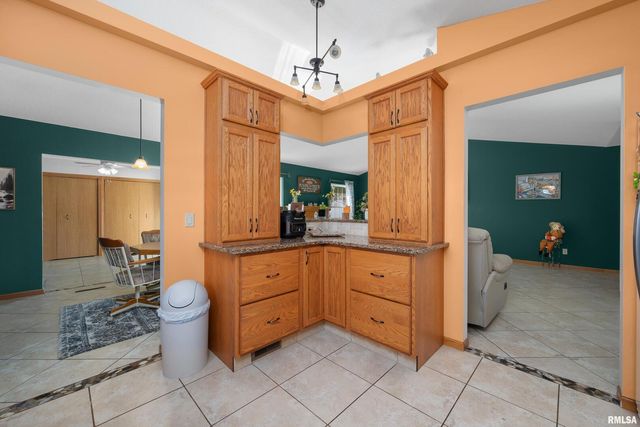 605 E 13TH Avenue Court, Coal Valley, IL 61240