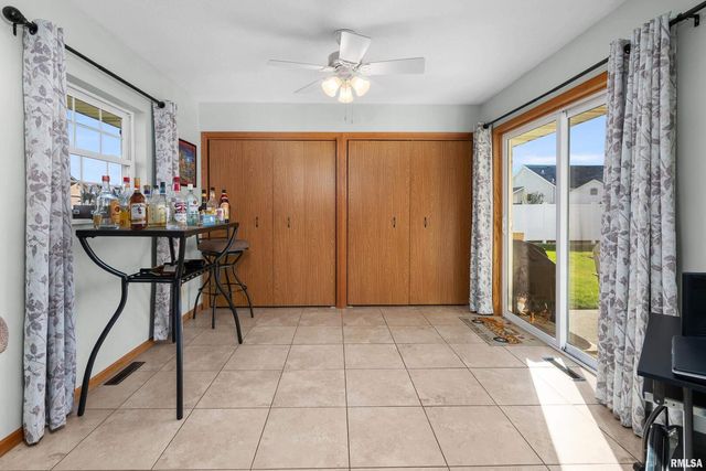 605 E 13TH Avenue Court, Coal Valley, IL 61240