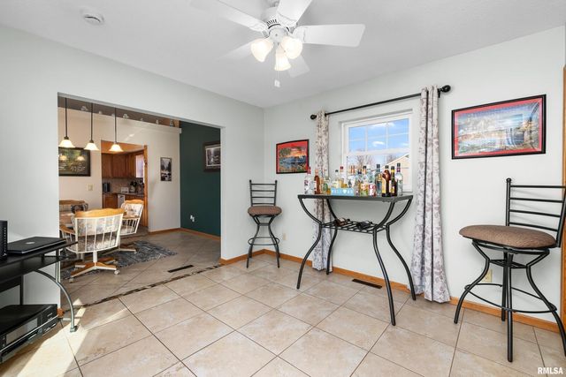 605 E 13TH Avenue Court, Coal Valley, IL 61240