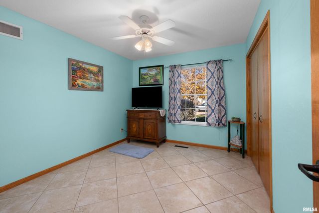 605 E 13TH Avenue Court, Coal Valley, IL 61240