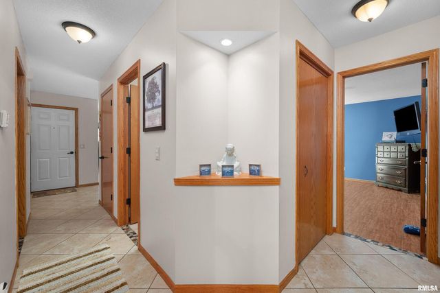 605 E 13TH Avenue Court, Coal Valley, IL 61240