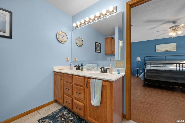 605 E 13TH Avenue Court, Coal Valley, IL 61240