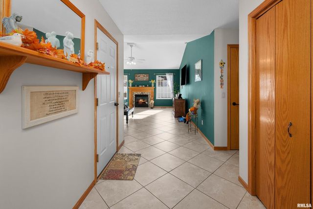 605 E 13TH Avenue Court, Coal Valley, IL 61240