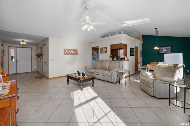 605 E 13TH Avenue Court, Coal Valley, IL 61240