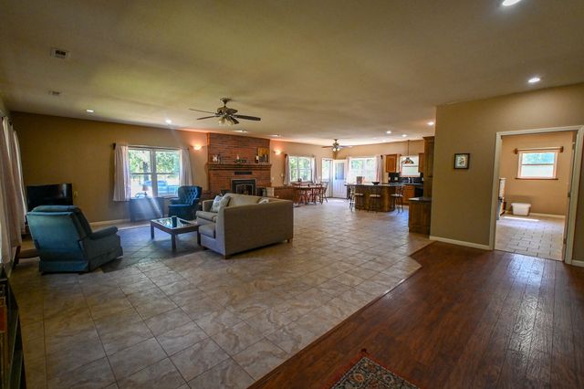 9350 SE 500 Road, Collins, MO 64738