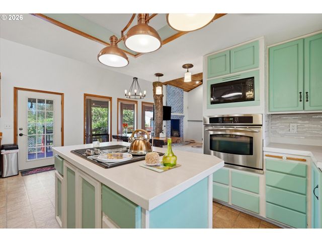 1050 Nw JACKSON St, Hillsboro, OR 97124