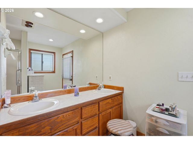 1050 Nw JACKSON St, Hillsboro, OR 97124