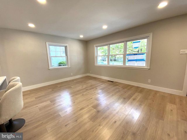 410 BELMONT AVE, Folsom, PA 19033