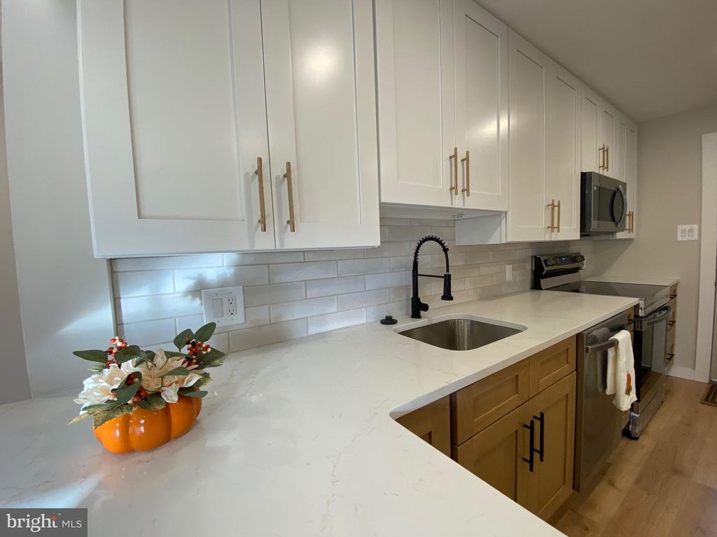 410 BELMONT AVE, FOLSOM, PA 19033 — photo 2