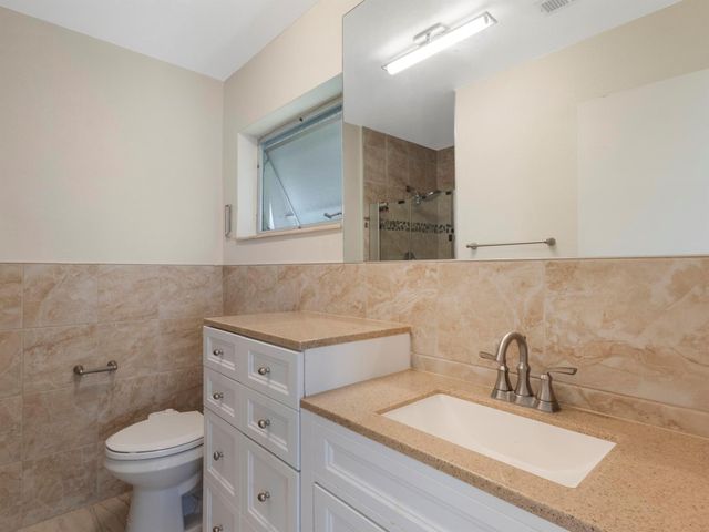 127 E Leisureville Boulevard, Boynton Beach, FL 33426