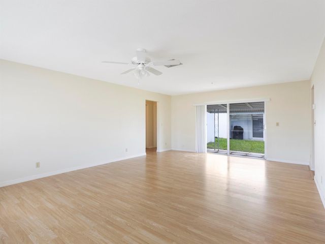 127 E Leisureville Boulevard, Boynton Beach, FL 33426
