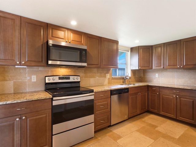 127 E Leisureville Boulevard, Boynton Beach, FL 33426