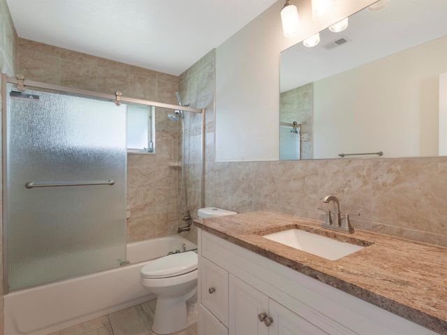 127 E Leisureville Boulevard, Boynton Beach, FL 33426