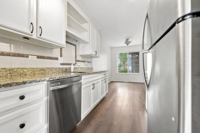 1509 N Saint Marks Place, Palatine, IL 60067