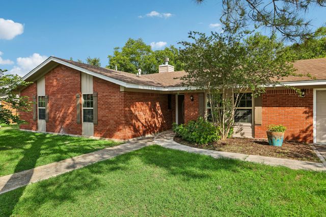810 Vogel DR, Lockhart, TX 78644