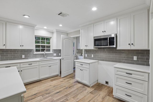 810 Vogel DR, Lockhart, TX 78644