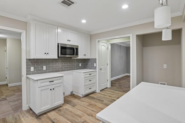 810 Vogel DR, Lockhart, TX 78644