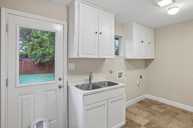 810 Vogel DR, Lockhart, TX 78644