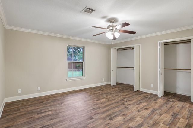 810 Vogel DR, Lockhart, TX 78644