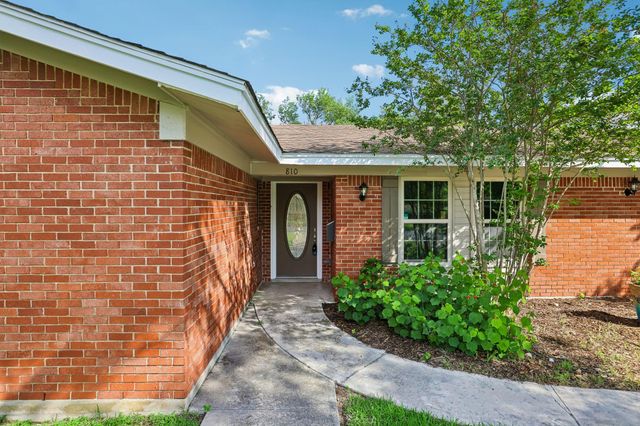 810 Vogel DR, Lockhart, TX 78644