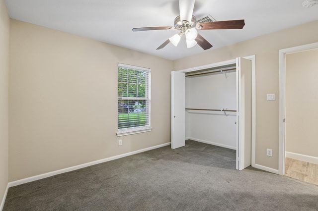 810 Vogel DR, Lockhart, TX 78644