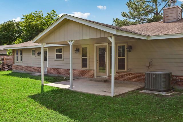810 Vogel DR, Lockhart, TX 78644