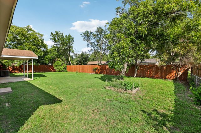 810 Vogel DR, Lockhart, TX 78644