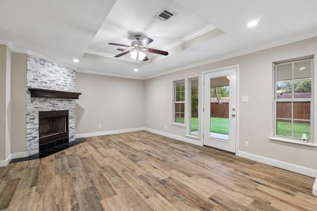 810 Vogel DR, Lockhart, TX 78644