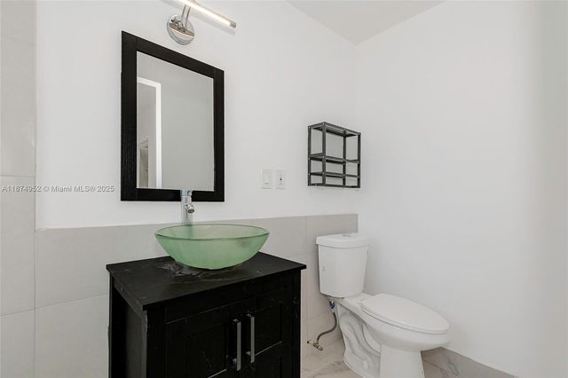 721 NW 6th St, Hallandale Beach, FL 33009