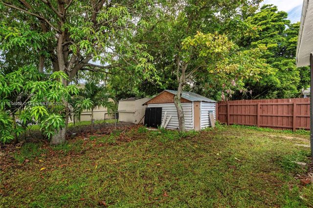 721 NW 6th St, Hallandale Beach, FL 33009