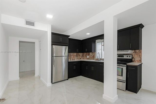 721 NW 6th St, Hallandale Beach, FL 33009