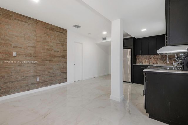 721 NW 6th St, Hallandale Beach, FL 33009