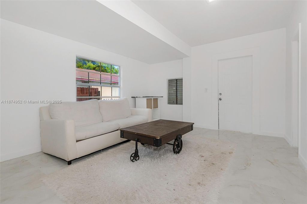 721 NW 6th St, Hallandale Beach, FL 33009