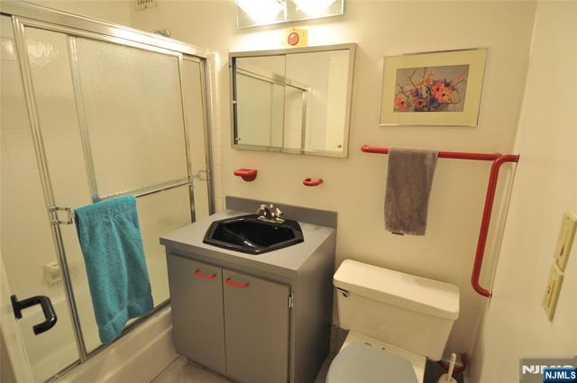 2200 Central Road 15N, Fort Lee, NJ 07024