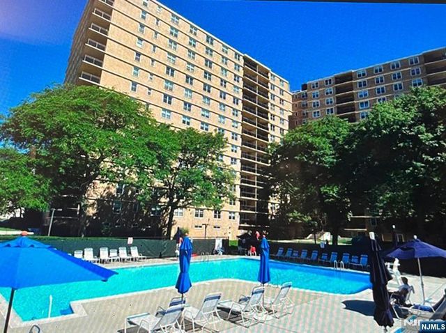 2200 Central Road 15N, Fort Lee, NJ 07024