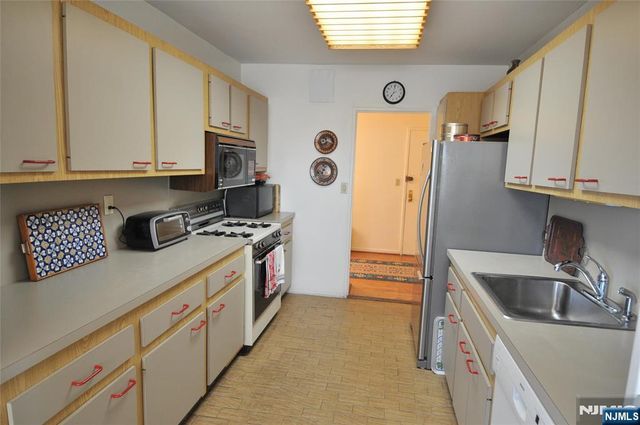 2200 Central Road 15N, Fort Lee, NJ 07024