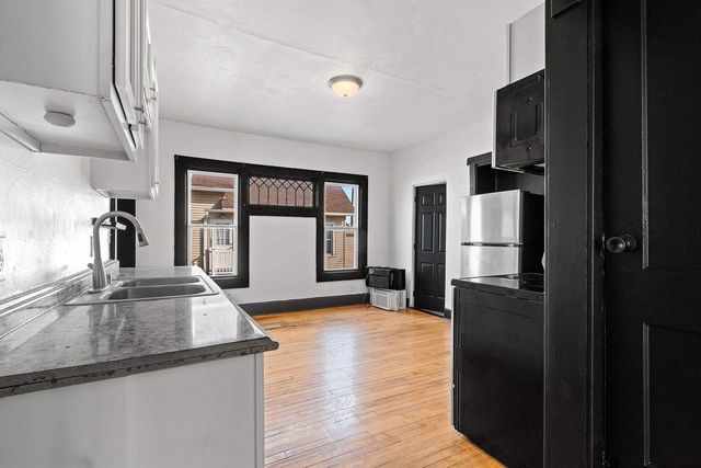 1207 S BROADWAY STREET, Green Bay, WI 54304