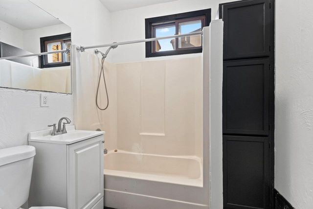 1207 S BROADWAY STREET, Green Bay, WI 54304