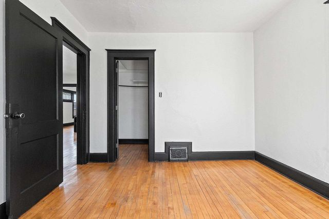 1207 S BROADWAY STREET, Green Bay, WI 54304