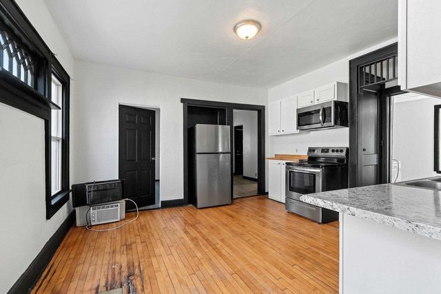 1207 S BROADWAY STREET, Green Bay, WI 54304