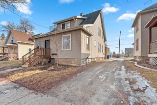 1207 S BROADWAY STREET, Green Bay, WI 54304