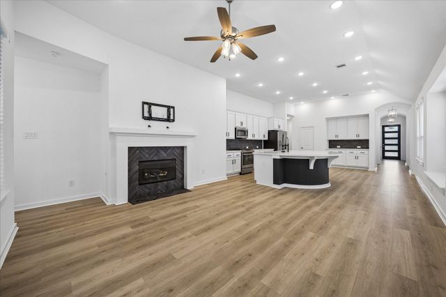 15823 Bird Of Paradise Drive, Conroe, TX 77302