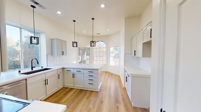2293 Dawson Cove Lane S, Clovis, CA 93611
