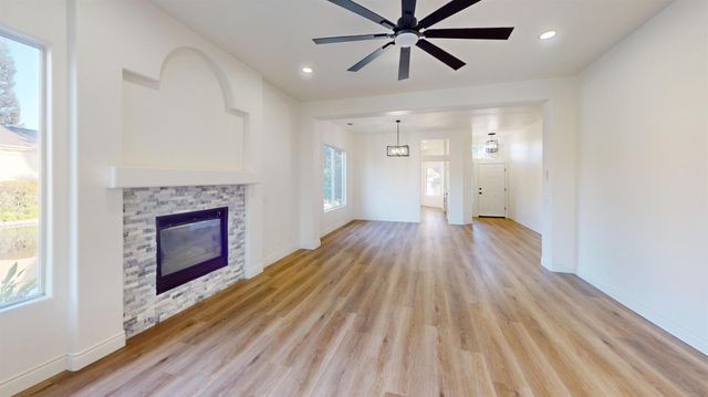 2293 Dawson Cove Lane S, Clovis, CA 93611