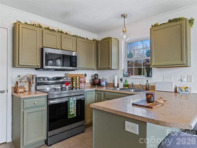 93 Sunny Meadows Boulevard, Arden, NC 28704