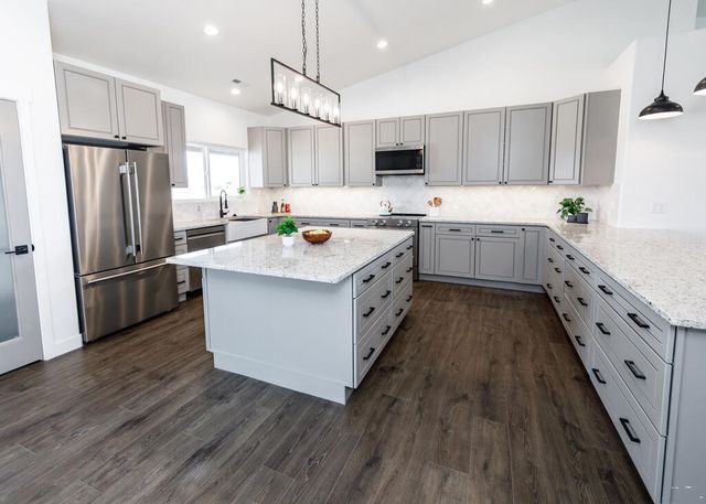 307 N Lyons Dr, Pueblo, CO 81007